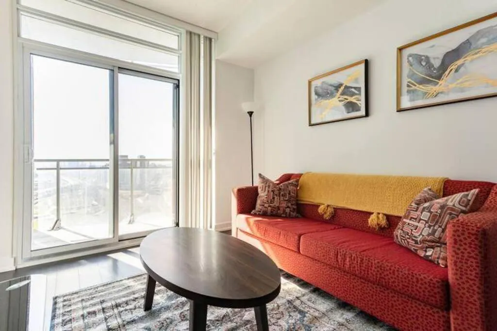Guestic At Cityplace - Lake View & One Free Parking 토론토 아파트